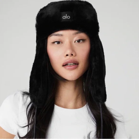 新品未使用⭐︎alo Faux Fur Polar Hat ALO Yoga | Accessories | Alo Yoga Faux Fur Polar Hat Black | Poshmark
